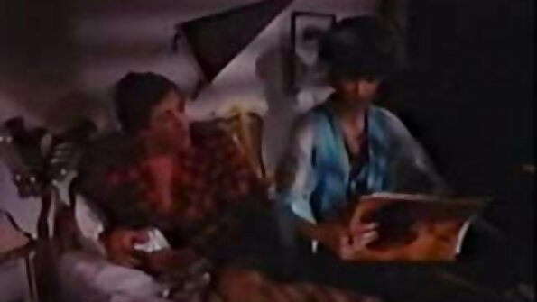 Vruća Luna Star sa lažnim sisama dobija analni seks