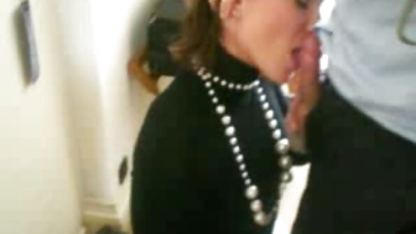 Navijačica s kosim repom jebena je u dupe