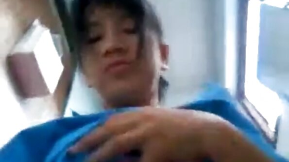 Hope Howell usisava ekstra dugi kurac i postaje sodomizirana