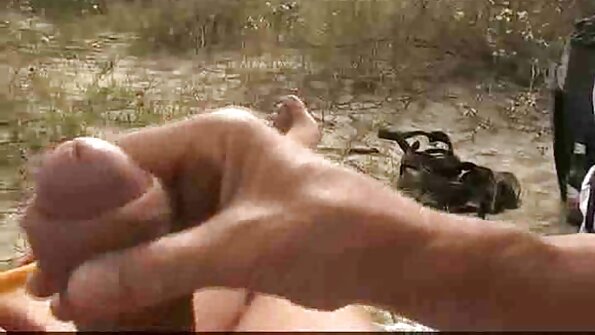 Jenaveve Jolie prikazuje svoje bewbies