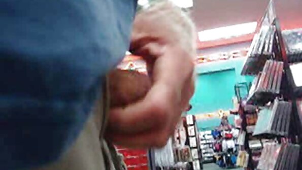 Samantha Ryan dobiva sretan zalogaj od Ryana