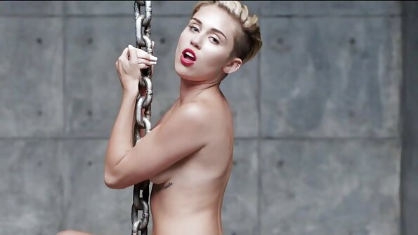 Napaljena učiteljica jebena je na svom stolu