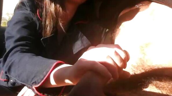 Tamnokosa sirena daje vruće pušenje