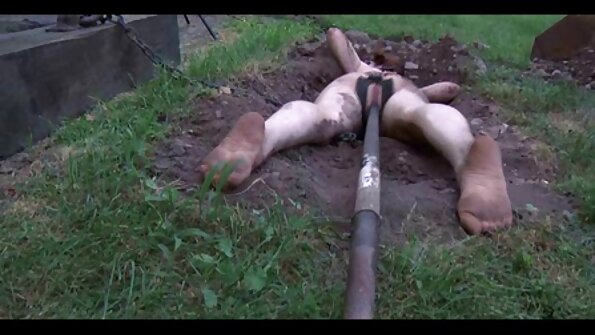 Pohotna plavuša Savannah Bond želi da je Keiran pojebe što dublje može