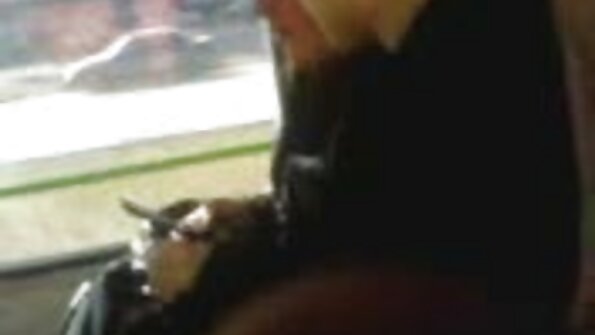 Sara Jay grli odvratno sa svojim knockers