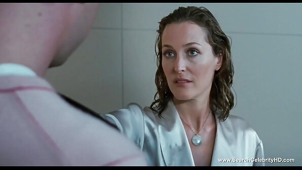 Zgodna mama Monique Fuentes šepuri se svojim oštrim bradama