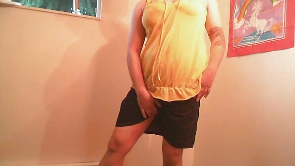 Horny Party Chick dobiva joj trešnja rastegnuta