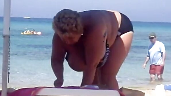 Prekrasna Valentina Nappi se sodomizirala pod tušem