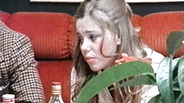 Ariana Marie i Alina Lopez jebaju sretnika pored bazena