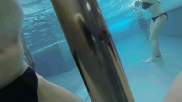 Plavuše slatkice Nesty i Zazie Skymm pišu jedna drugoj po pičkicama