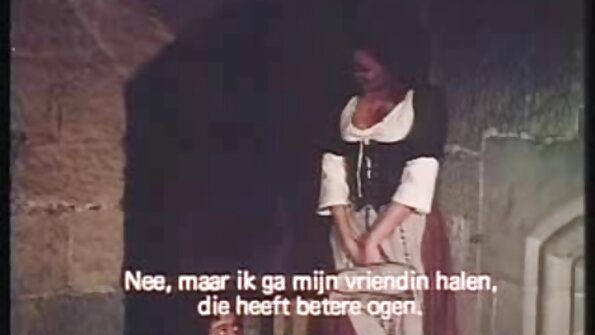 Djevojka štreberica jako voli da uči