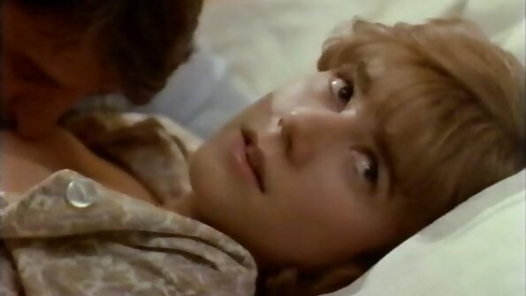 Napaljenoj sekretarici treba orgazam svaki dan