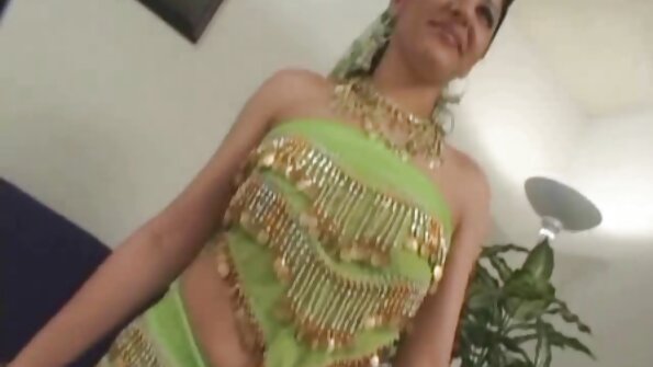 Slatkica malih sisa Sophia Grace je sodomizirana pored bazena