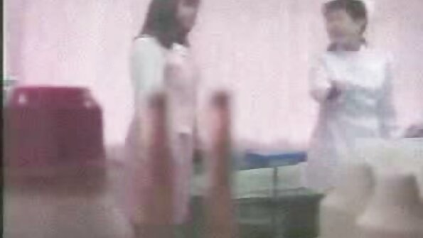 Vruća Alyssa Reece žestoko je jebana u toaletu i sperma na lice