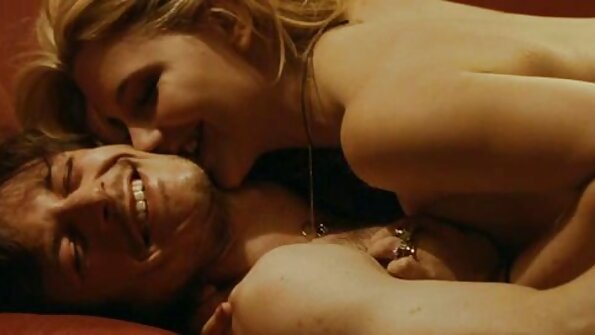 Lijepa žena voli seks igrice