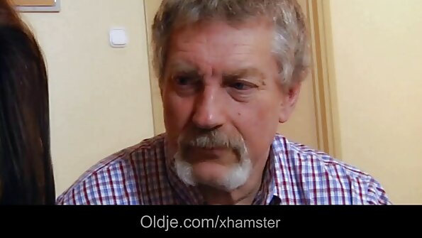 Ukusna brineta Mia Bang dobiva dvostruki prasak