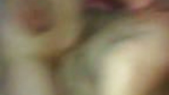 Prsata žena treba njen jutarnji jebač u dupe