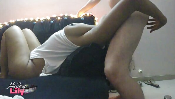 Prekrasna milf jebe dečka bazena