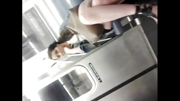 Žena s velikim dupetom jebe se