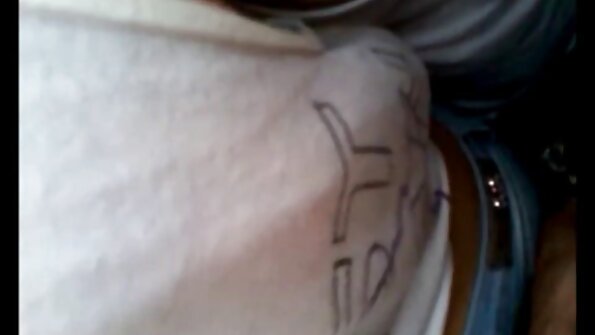 Namazana lisica Ana Bell Peaks jebe mlađeg momka u kupatilu