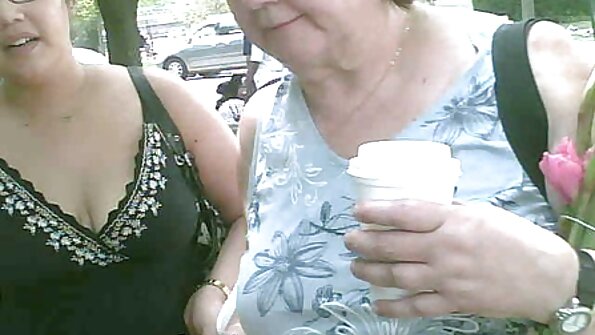 Vruća brineta Jasmine Jae sa velikim lažnim sisama ima seks