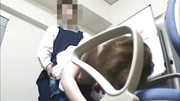 Maya Woulfe dobija kosti u dnevnoj sobi