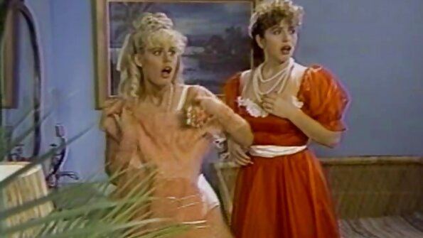 Milf Bella Reese u nekim gadnim seksom u zatvorenom