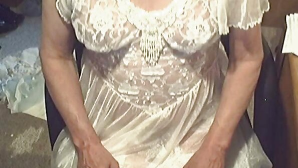 Scarlett duboko grli kao luda