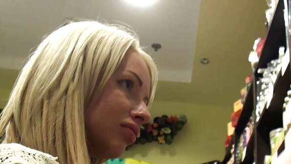 Jennifer dobiva vruću sesiju lupanja macama