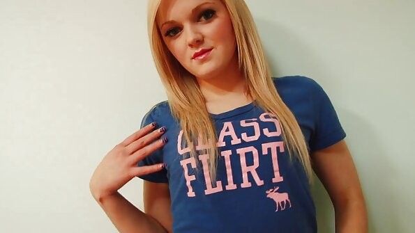 Kiara Cole dobro i pravilno jebe svoju malu macu