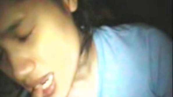 Bloke MILF prst igrati njen mokri snutch