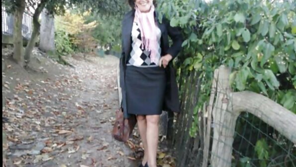 Pokorna tinejdžerka Harley Ann Wolf žestoko se jebe u krevetu