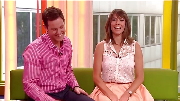 Atletska latina s lijepim dupetom jebana u teretani