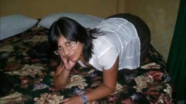 Nestašna žena jebe muževljevu prijateljicu