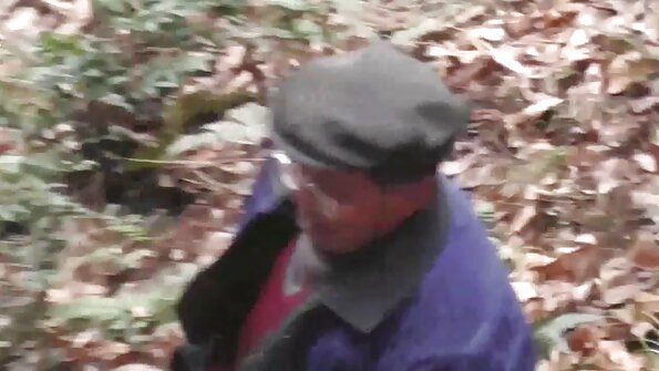 Ogromna djetešca s grudima se jebe