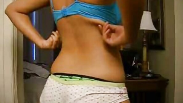 Plavuša sa kosim repom jaše kurac