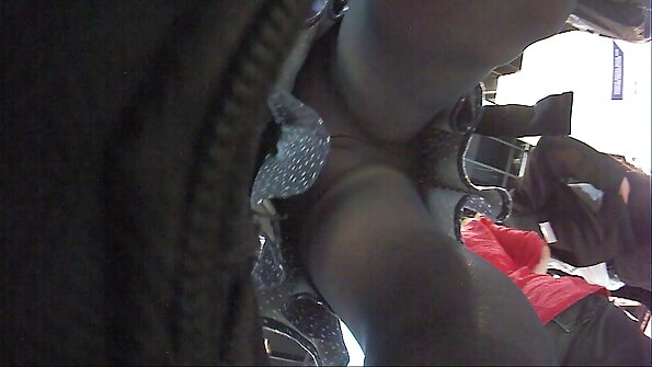 Napaljeni tip jebe Tessu