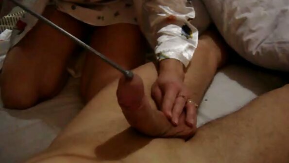 Seksi brineta Martini Bows jebe svog ljubavnika na kauču