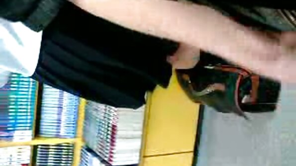 Horny MILF prodrijeti u svoju vlastitu školjku