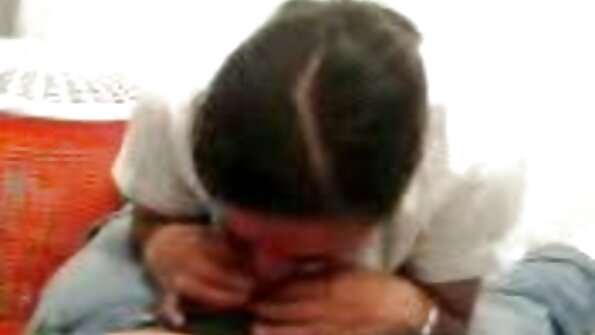 Tetovirana žena sa naočarima je pojebana