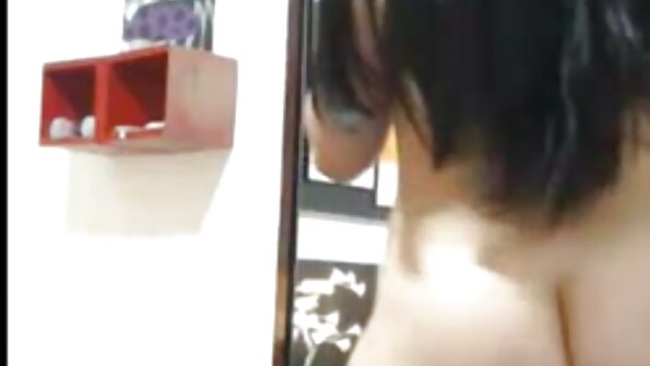 Lijepa žena zadovoljava svog tjelohranitelja